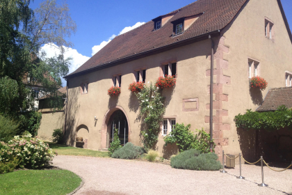 Musée du vignoble et des vins d'Alsace dans le parc du château de la confrérie St Étienne.